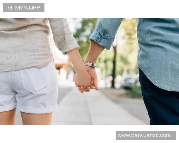 足球巨星牵手忠实女粉丝上演浪漫爱情故事令人羡慕